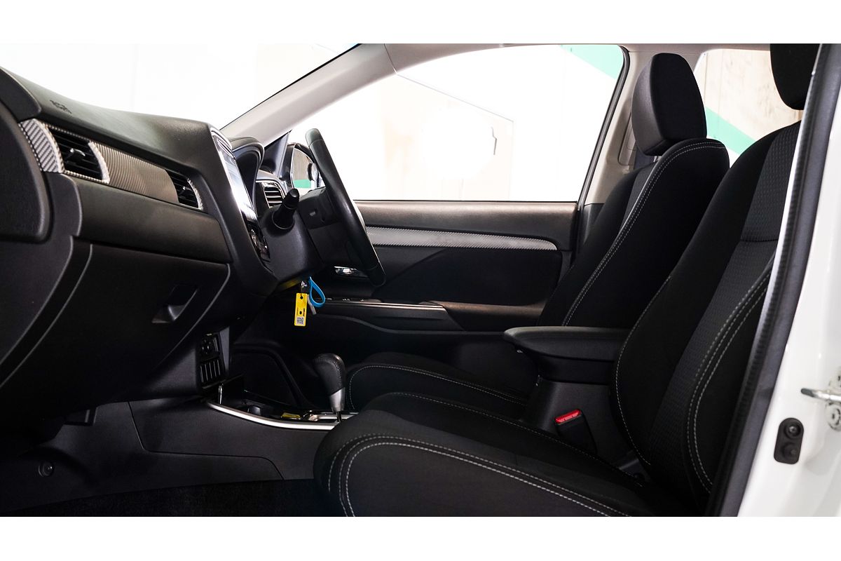 2017 Mitsubishi Outlander LS Safety Pack ZK
