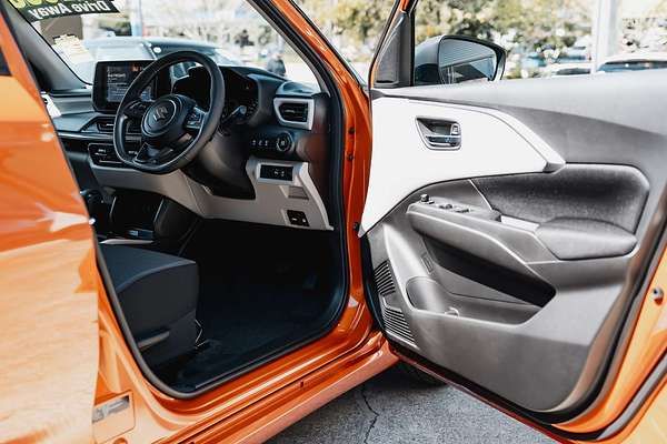 2025 Suzuki Swift Hybrid GLX UZ