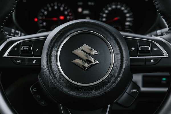2025 Suzuki Swift Hybrid GLX UZ