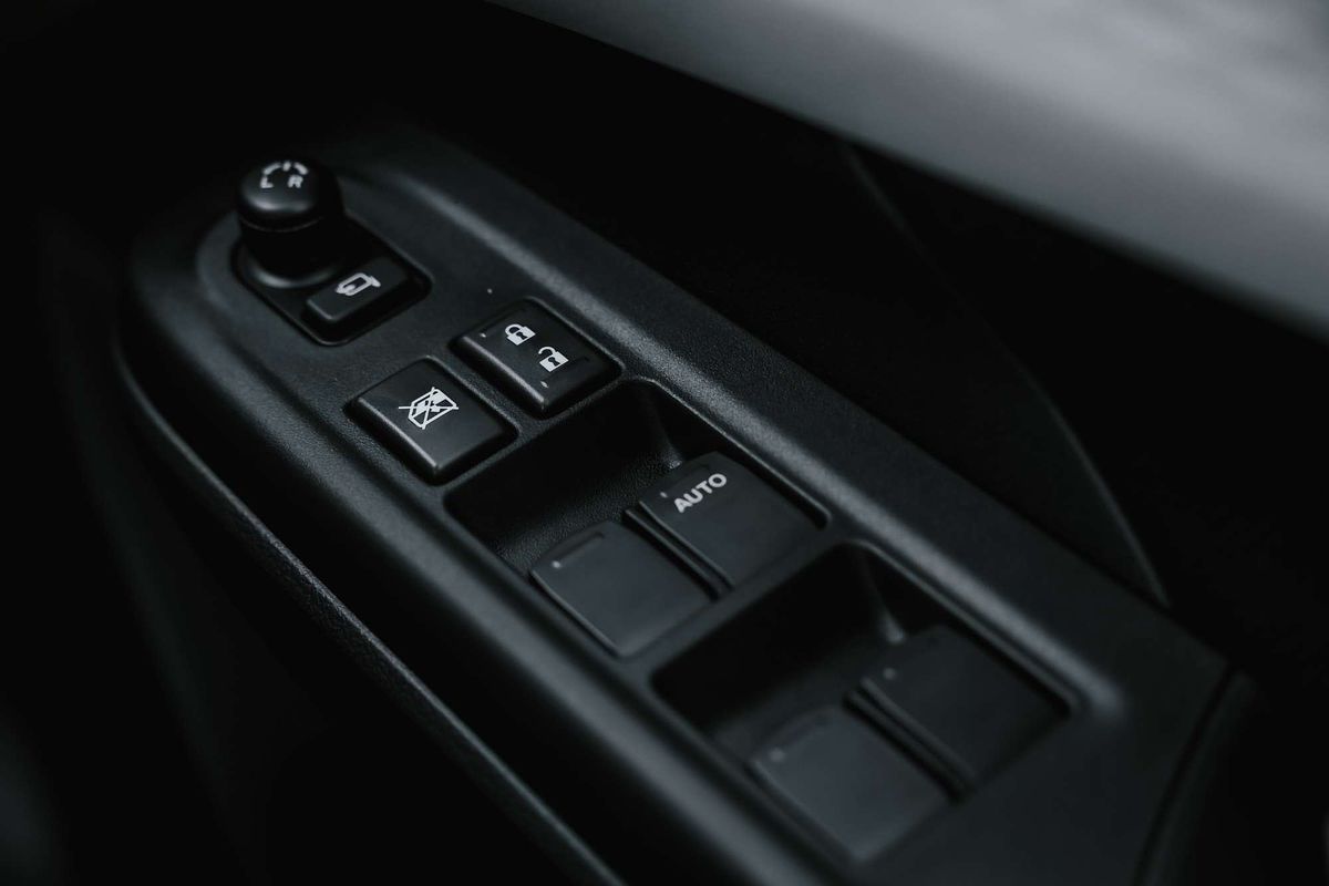 2025 Suzuki Swift Hybrid GLX UZ