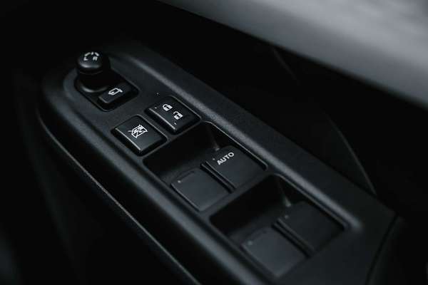 2025 Suzuki Swift Hybrid GLX UZ