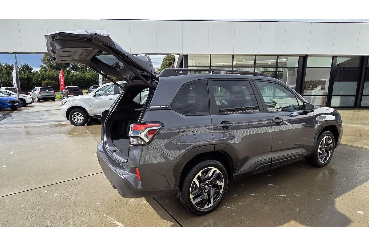 2025 Subaru Forester Premium S6