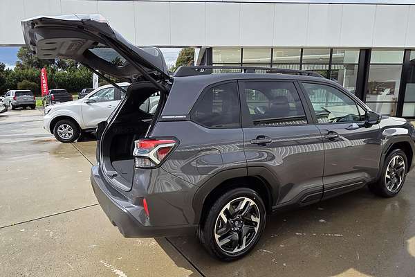 2025 Subaru Forester Premium S6