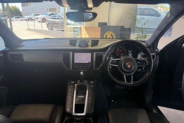 2017 Porsche Macan Turbo 95B