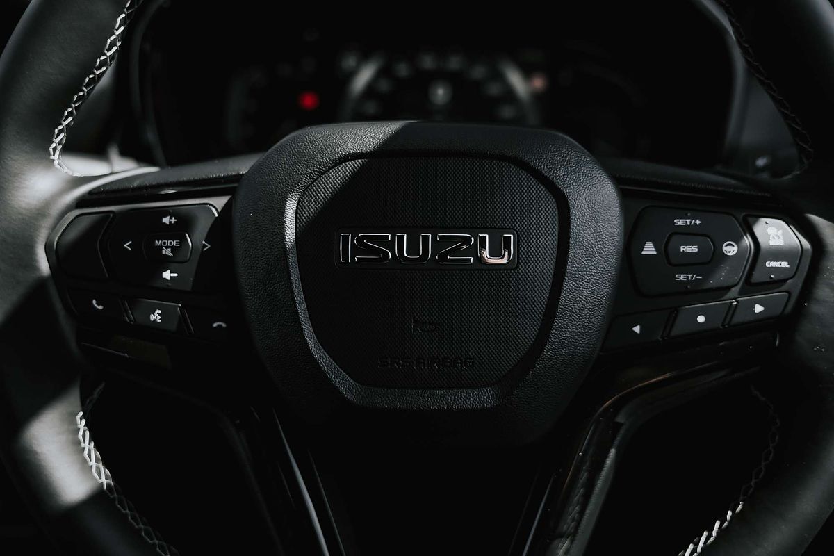 2025 Isuzu D-MAX BLADE 4X4