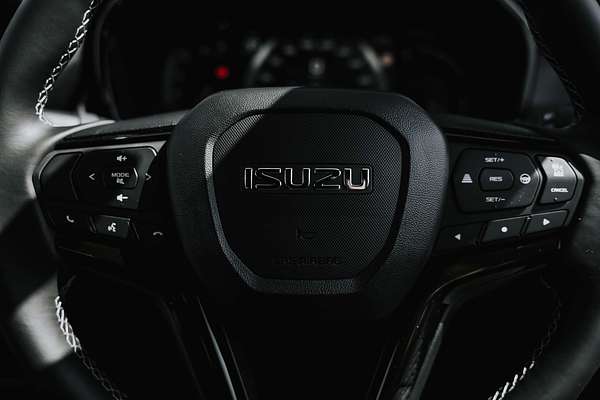 2025 Isuzu D-MAX BLADE 4X4