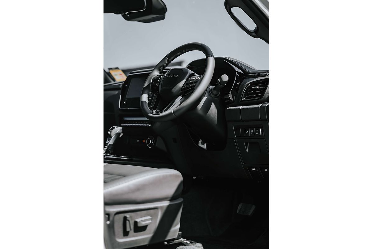 2025 Isuzu D-MAX BLADE 4X4