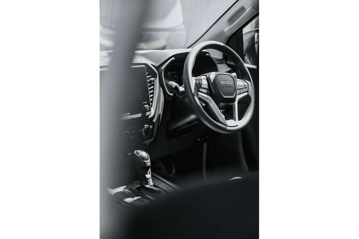 2025 Isuzu D-MAX SX High Ride Rear Wheel Drive