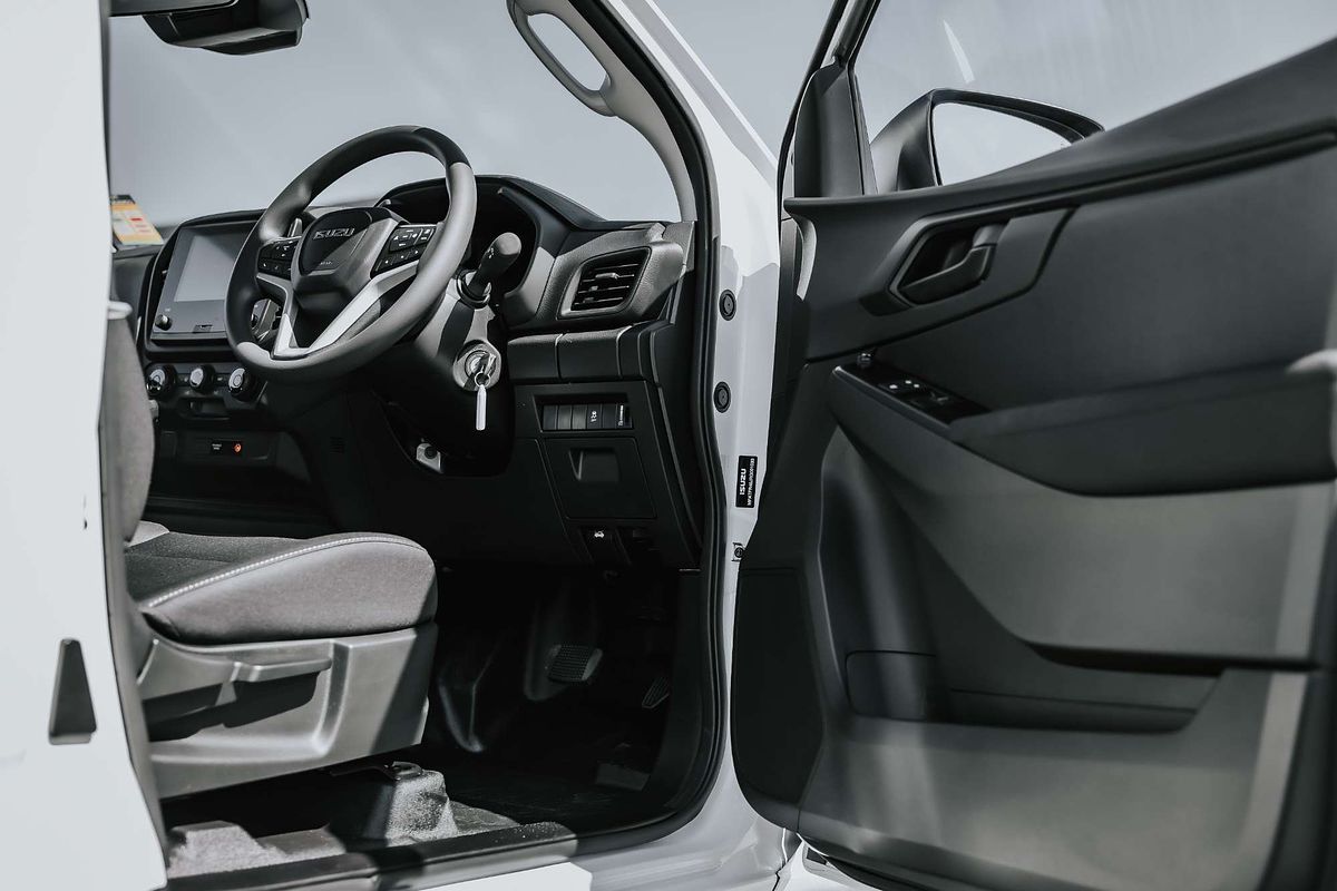2025 Isuzu D-MAX SX High Ride Rear Wheel Drive