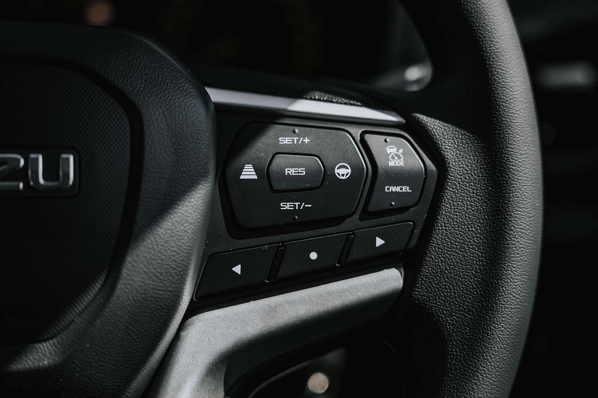 2025 Isuzu D-MAX SX High Ride Rear Wheel Drive