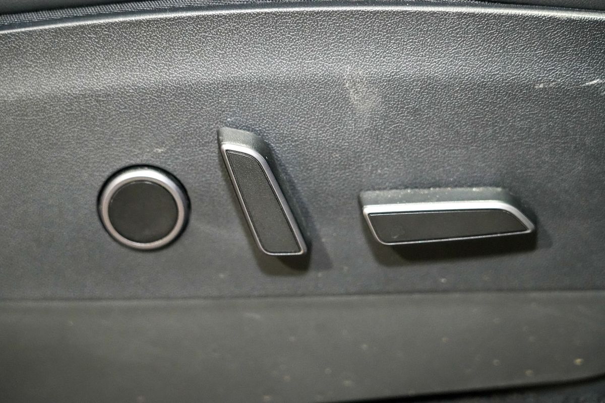 2023 Tesla Model Y Rear-Wheel Drive