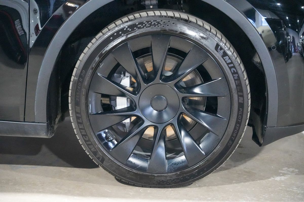 2023 Tesla Model Y Rear-Wheel Drive