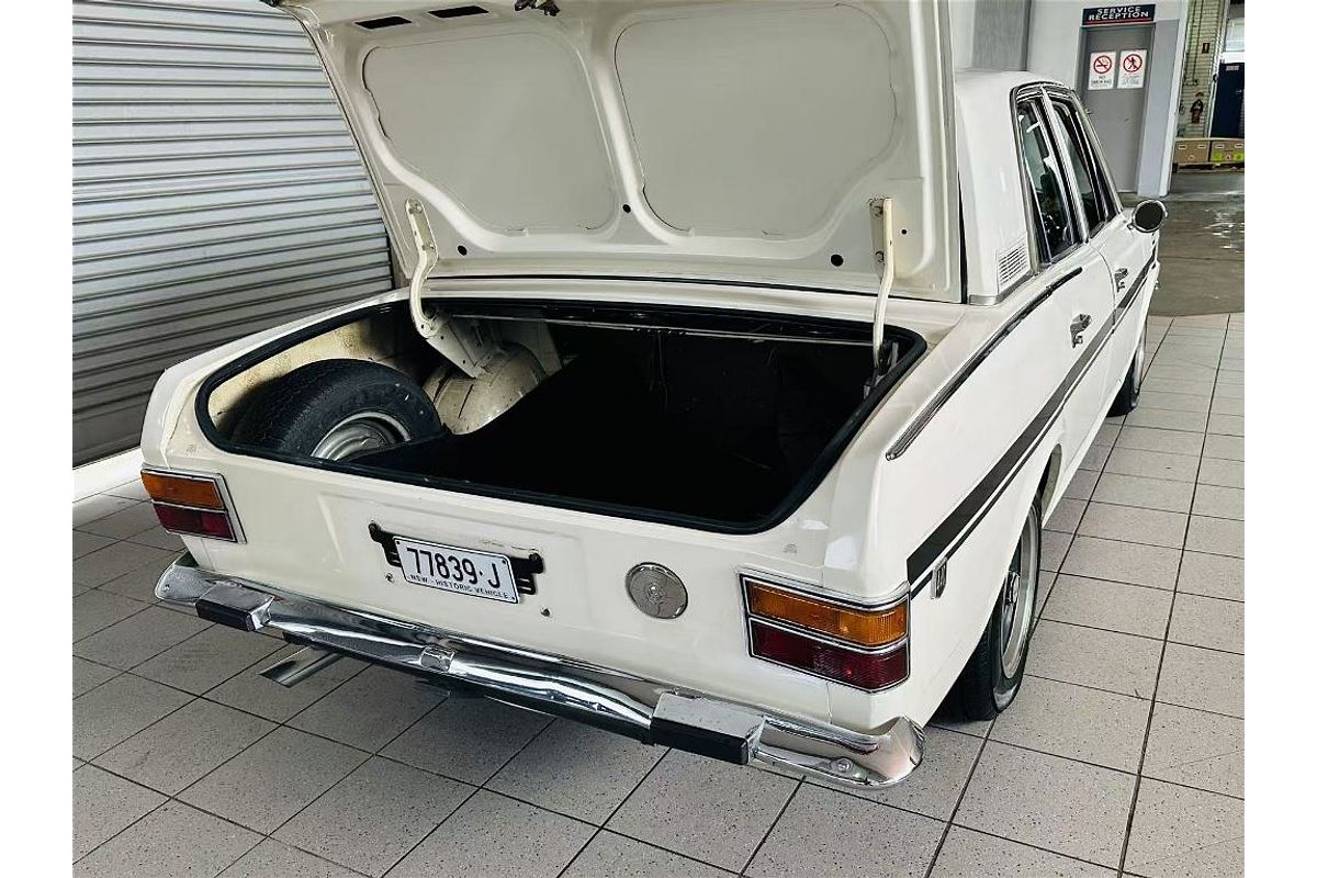 CORTINA MK11 440 MANUAL SEDAN