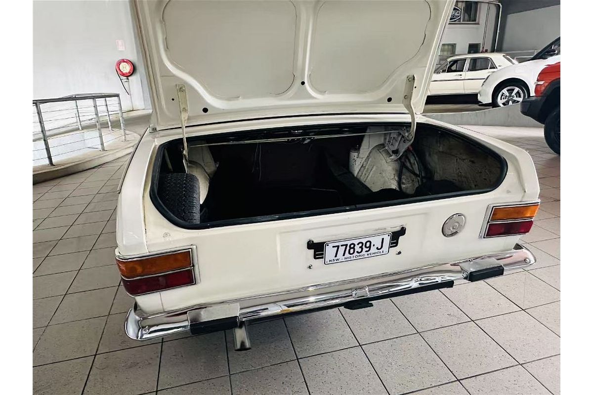 CORTINA MK11 440 MANUAL SEDAN