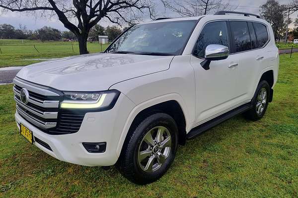 2023 Toyota Landcruiser Sahara FJA300R