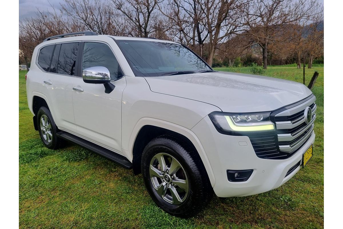 2023 Toyota Landcruiser Sahara FJA300R