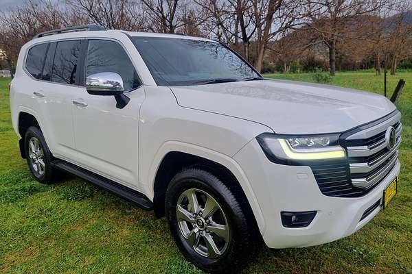 2023 Toyota Landcruiser Sahara FJA300R