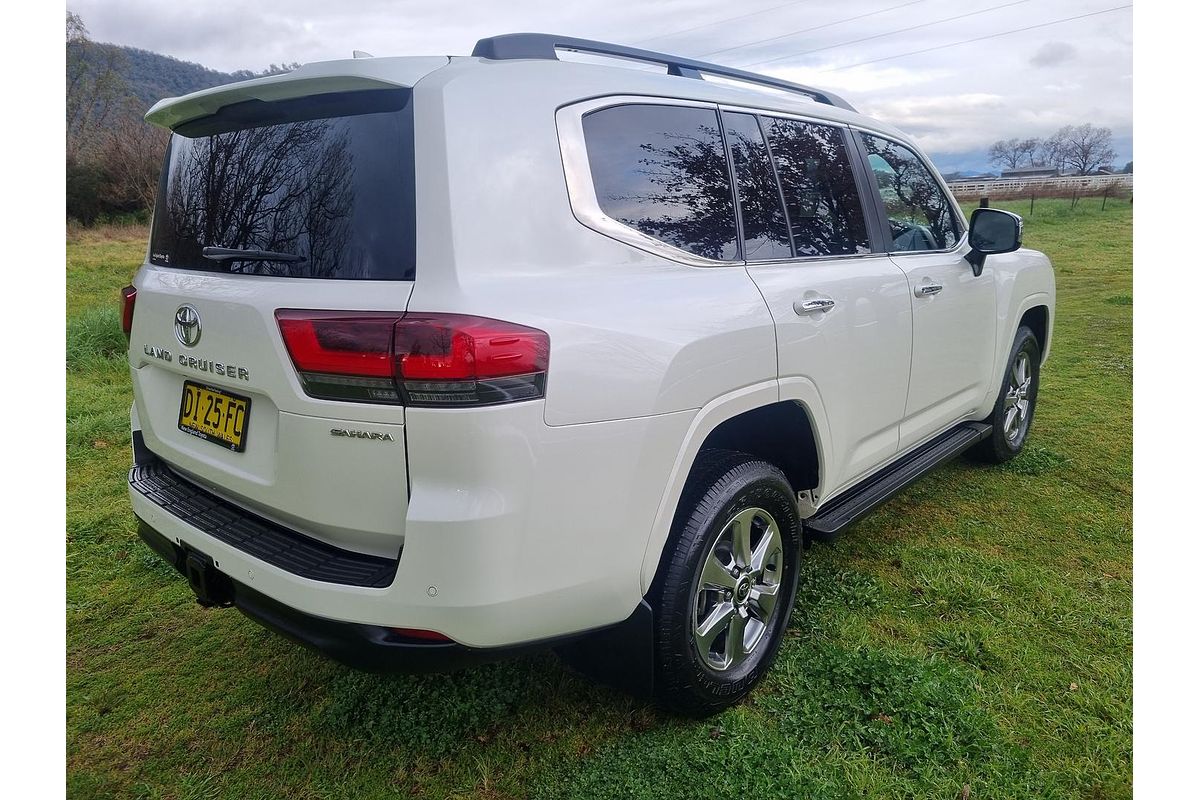 2023 Toyota Landcruiser Sahara FJA300R