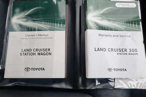 2023 Toyota Landcruiser Sahara FJA300R