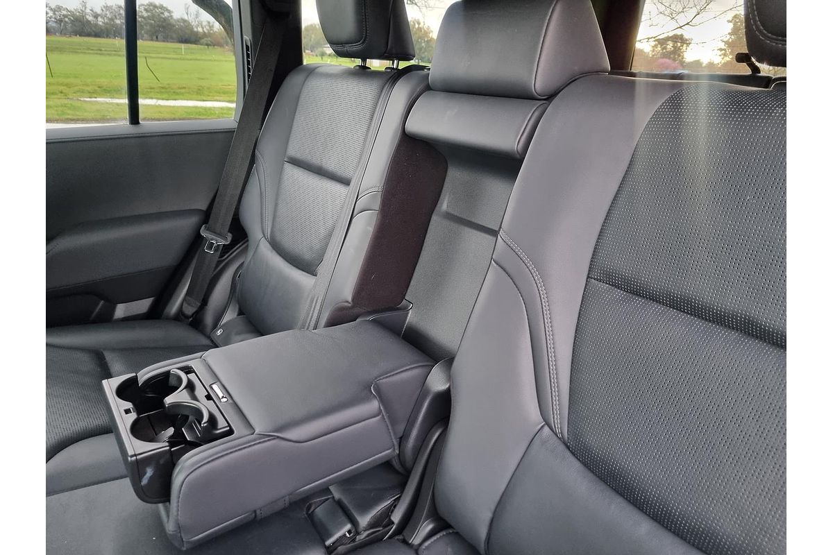 2023 Toyota Landcruiser Sahara FJA300R