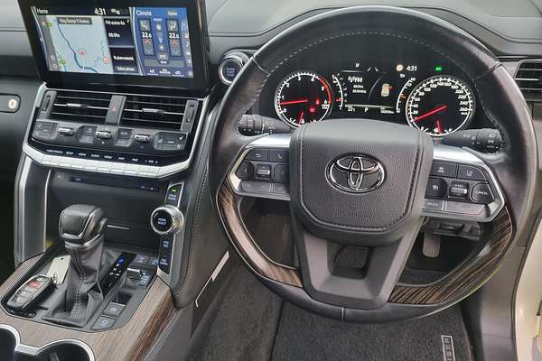 2023 Toyota Landcruiser Sahara FJA300R