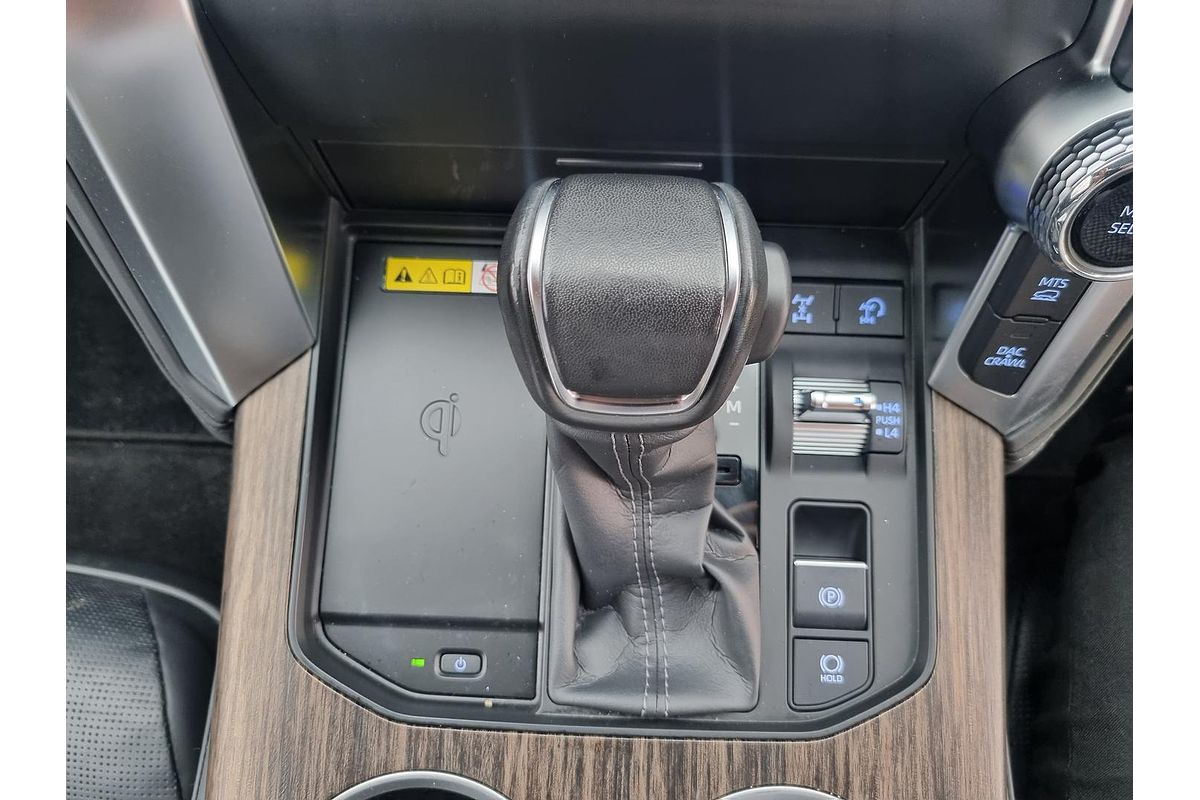 2023 Toyota Landcruiser Sahara FJA300R