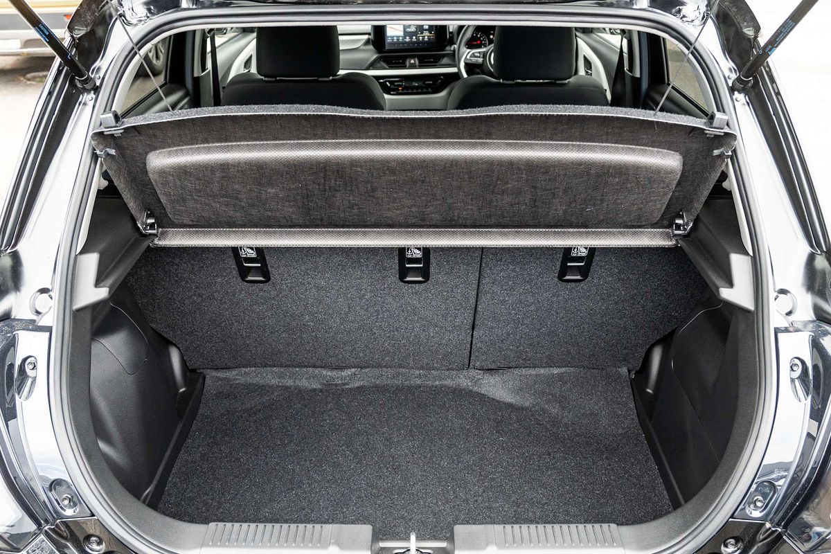 2025 Suzuki Swift Hybrid Plus UZ