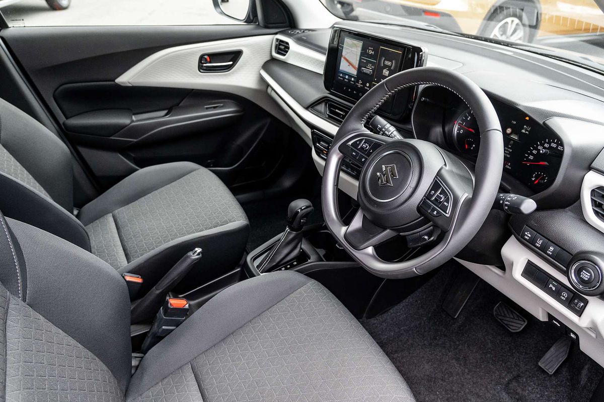 2025 Suzuki Swift Hybrid Plus UZ