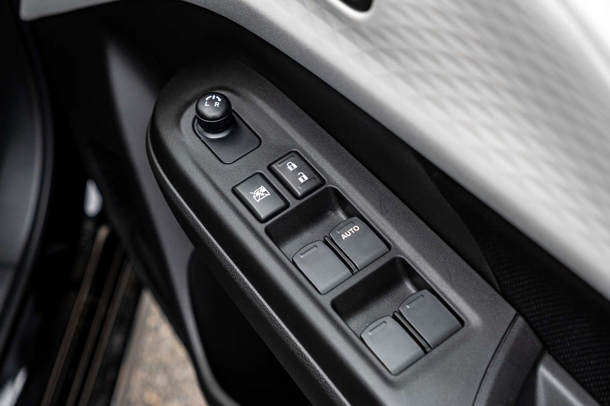 2025 Suzuki Swift Hybrid Plus UZ