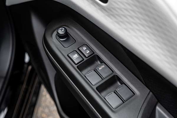 2025 Suzuki Swift Hybrid Plus UZ