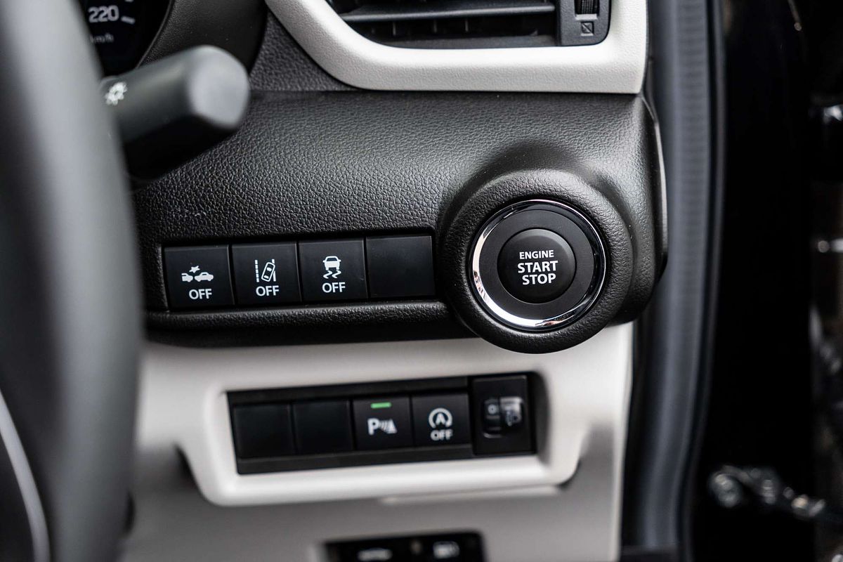 2025 Suzuki Swift Hybrid Plus UZ