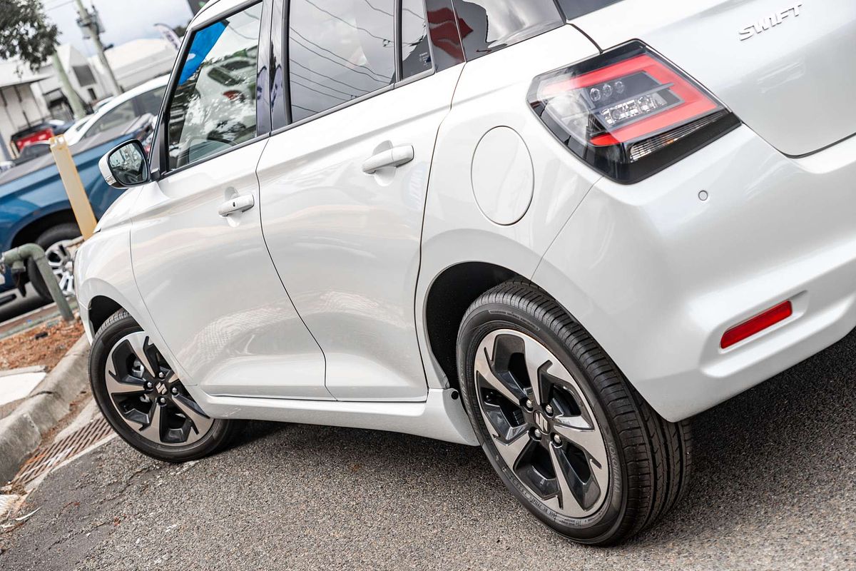 2025 Suzuki Swift Hybrid GLX UZ