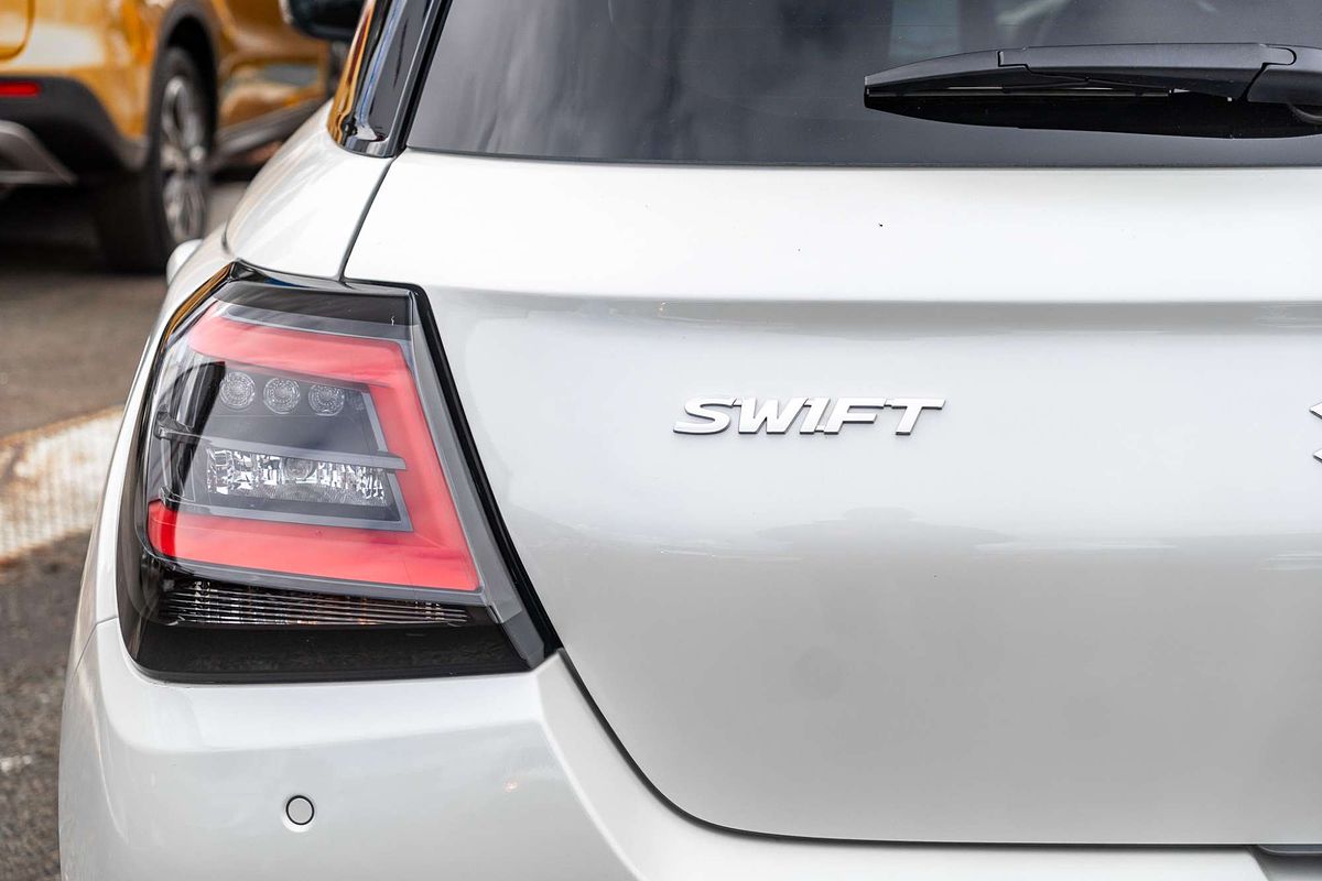 2025 Suzuki Swift Hybrid GLX UZ
