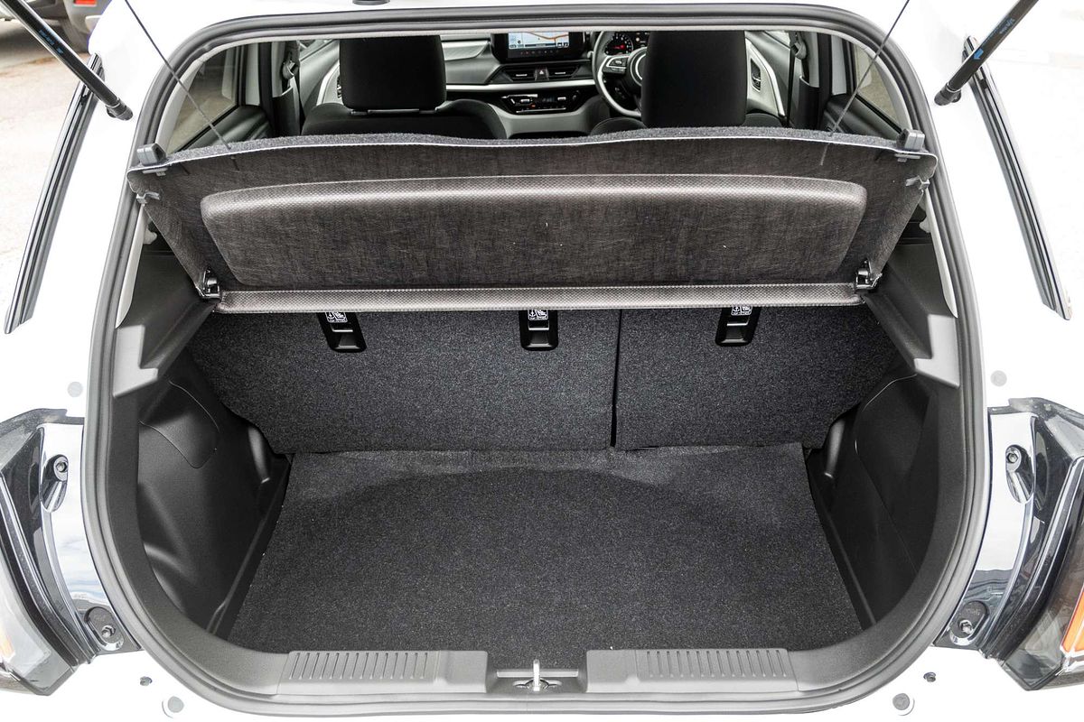 2025 Suzuki Swift Hybrid GLX UZ