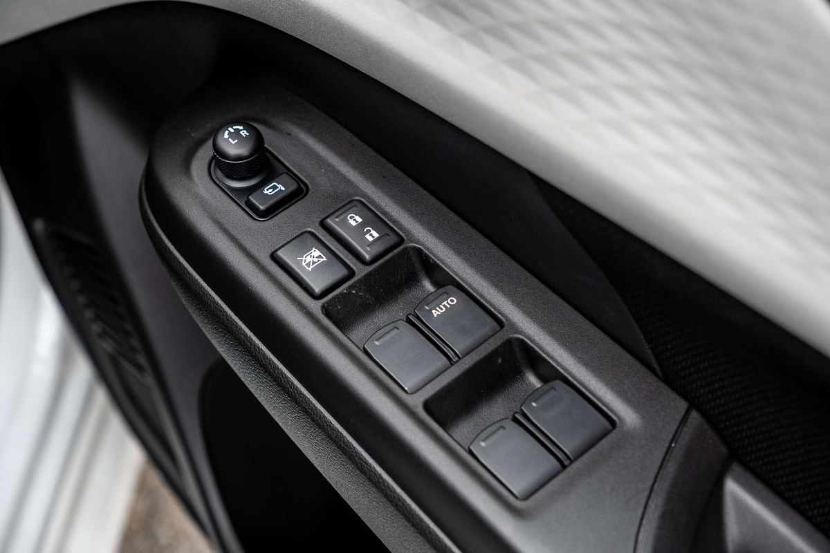 2025 Suzuki Swift Hybrid GLX UZ