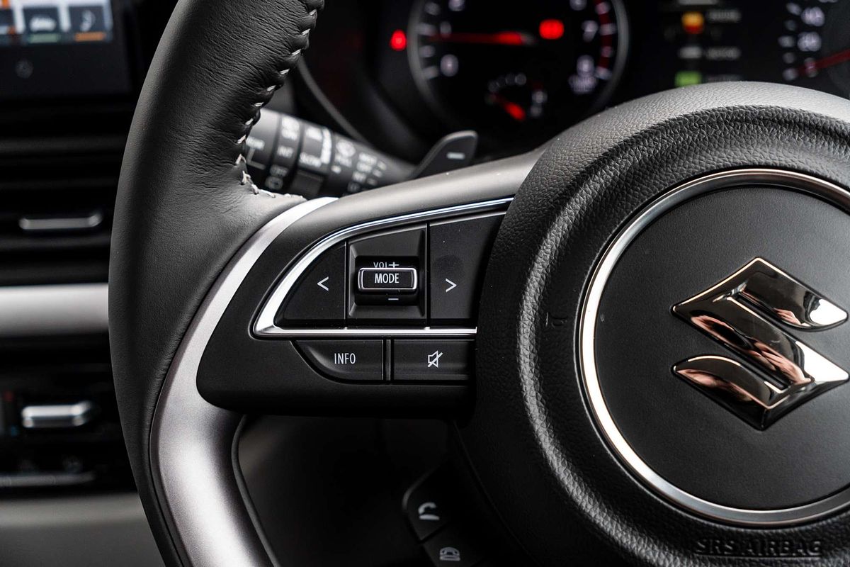 2025 Suzuki Swift Hybrid GLX UZ