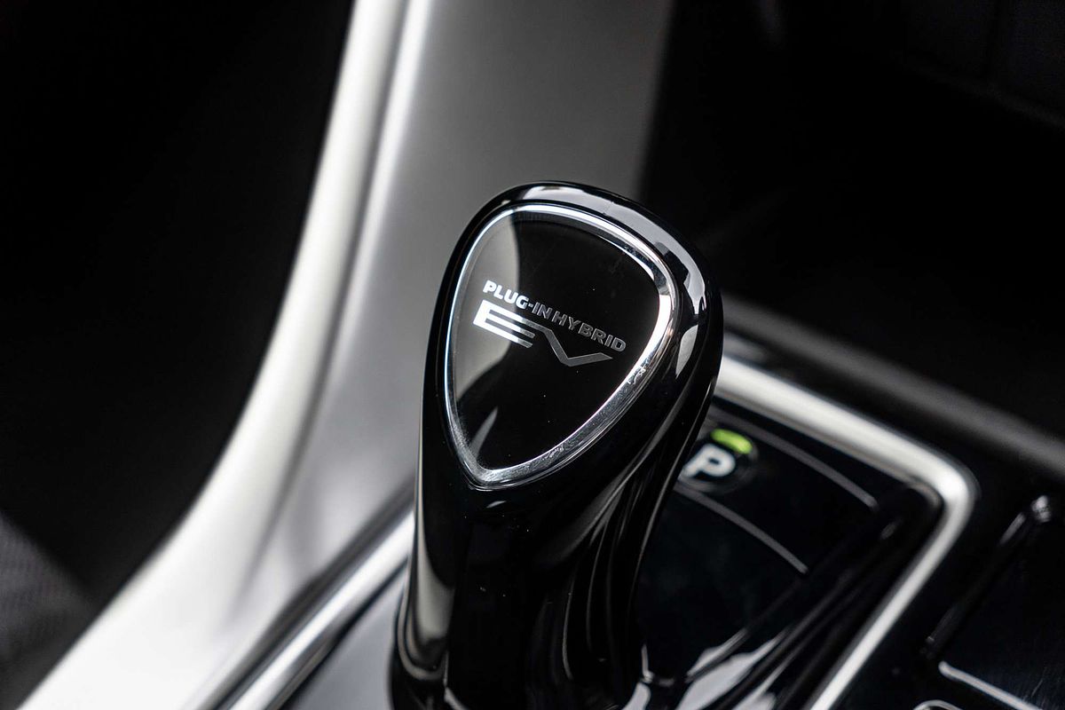 2024 Mitsubishi Eclipse Cross PHEV ES YB