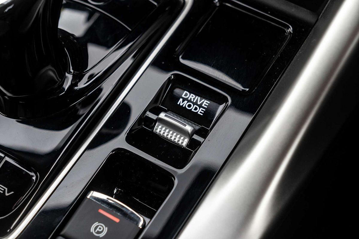 2024 Mitsubishi Eclipse Cross PHEV ES YB