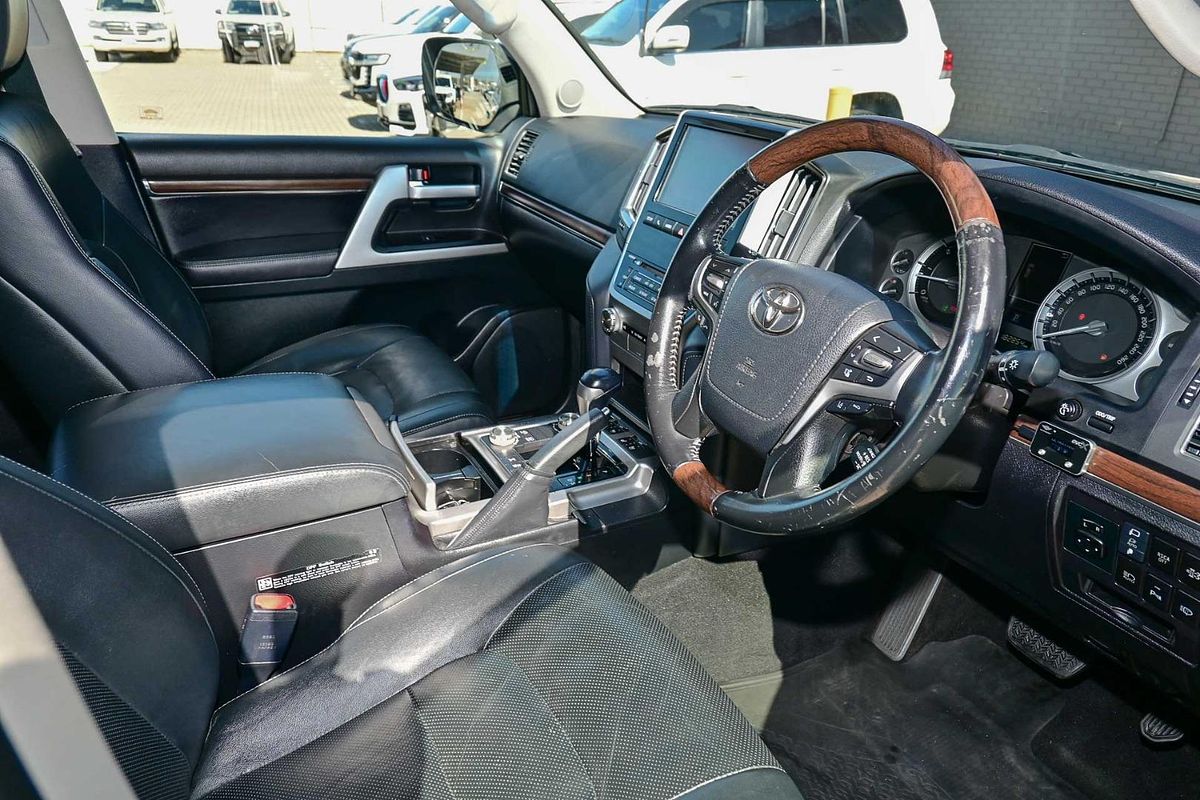 2019 Toyota Landcruiser Sahara VDJ200R