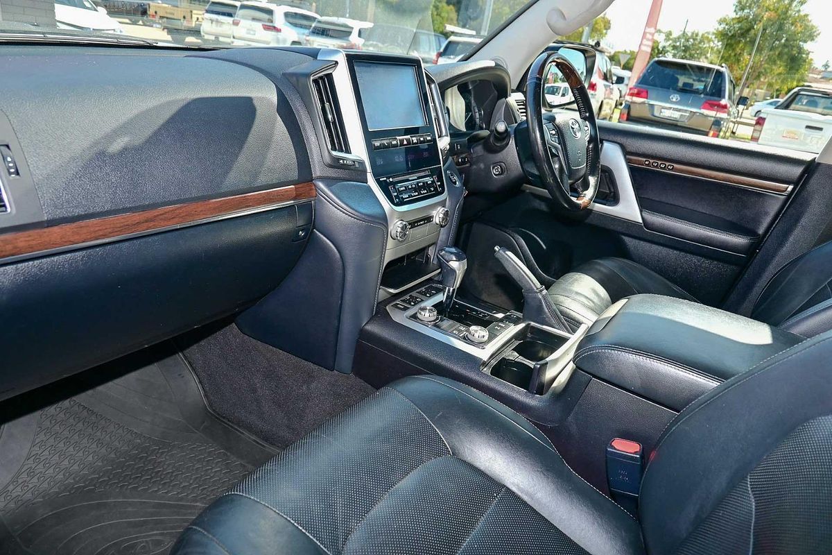 2019 Toyota Landcruiser Sahara VDJ200R