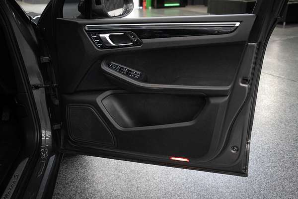 2014 Porsche Macan S 95B