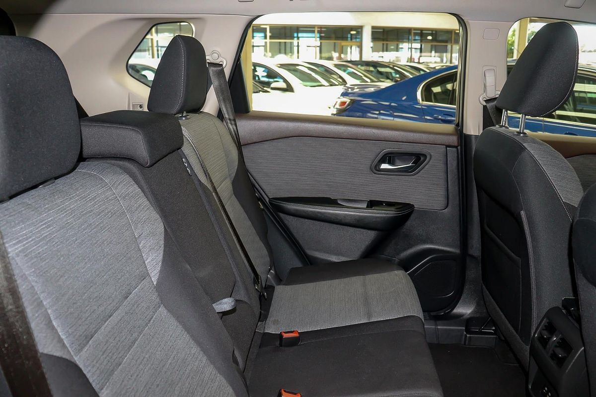 2024 Nissan X-TRAIL ST T33