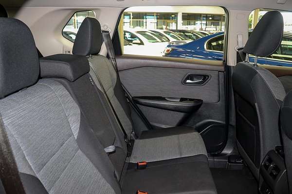 2024 Nissan X-TRAIL ST T33
