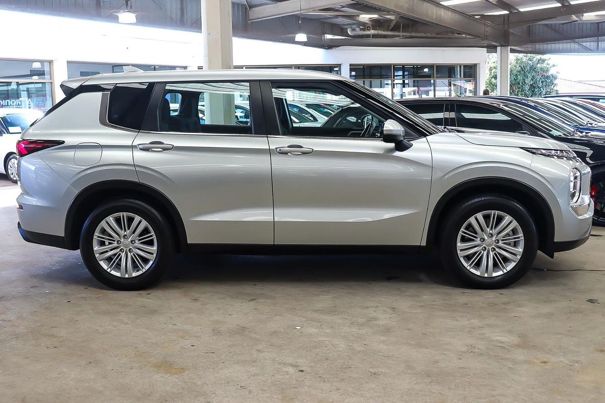 2024 Mitsubishi Outlander ES ZM