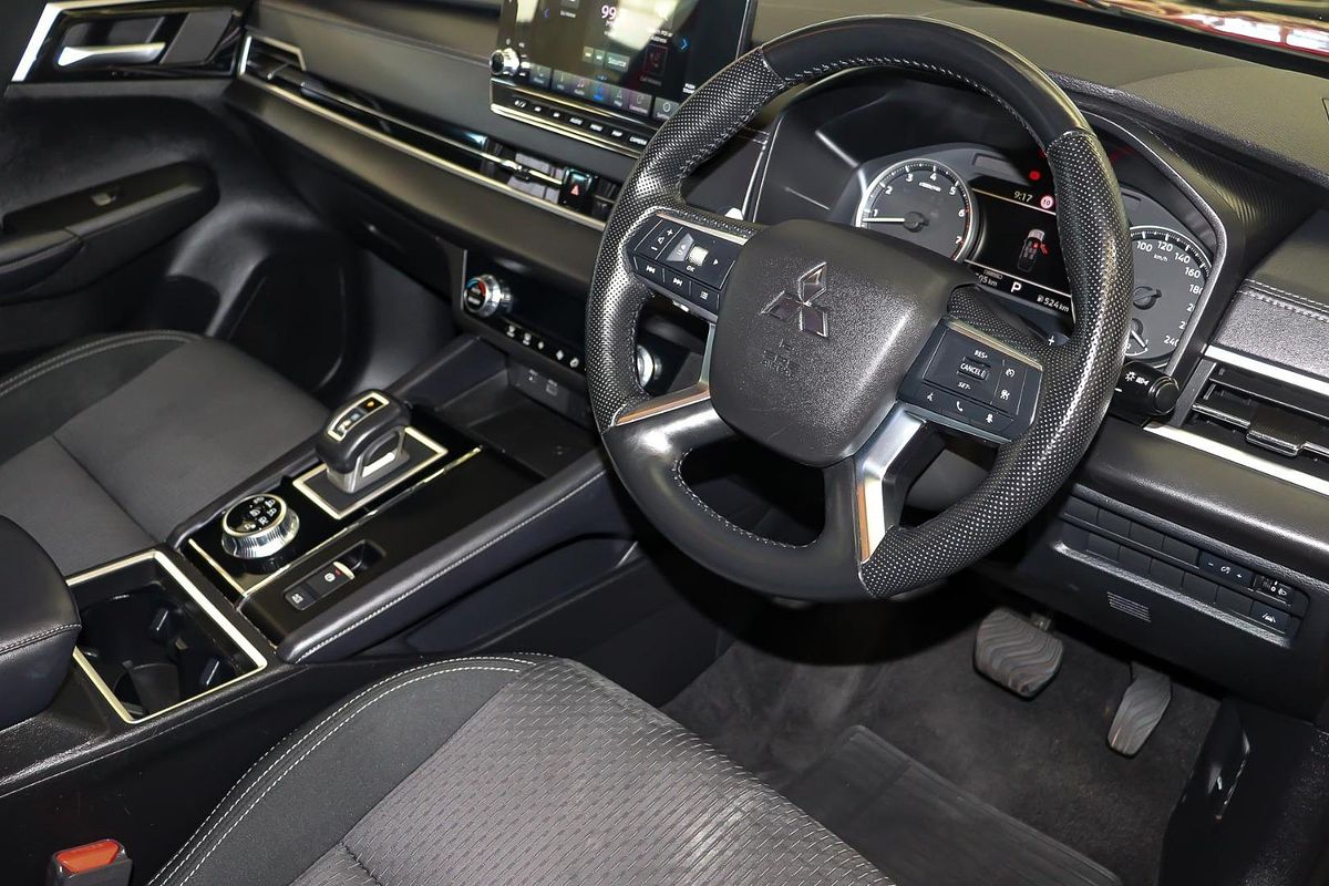 2024 Mitsubishi Outlander LS ZM