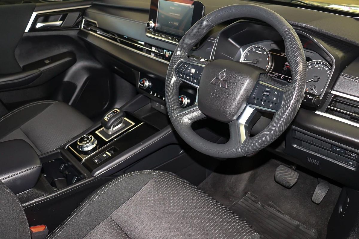 2024 Mitsubishi Outlander ES ZM