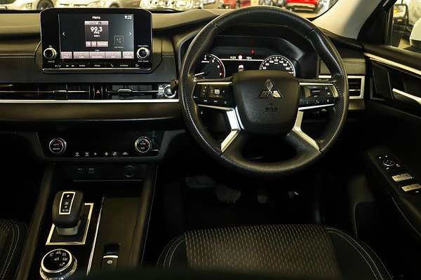 2024 Mitsubishi Outlander ES ZM