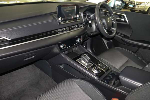2024 Mitsubishi Outlander ES ZM