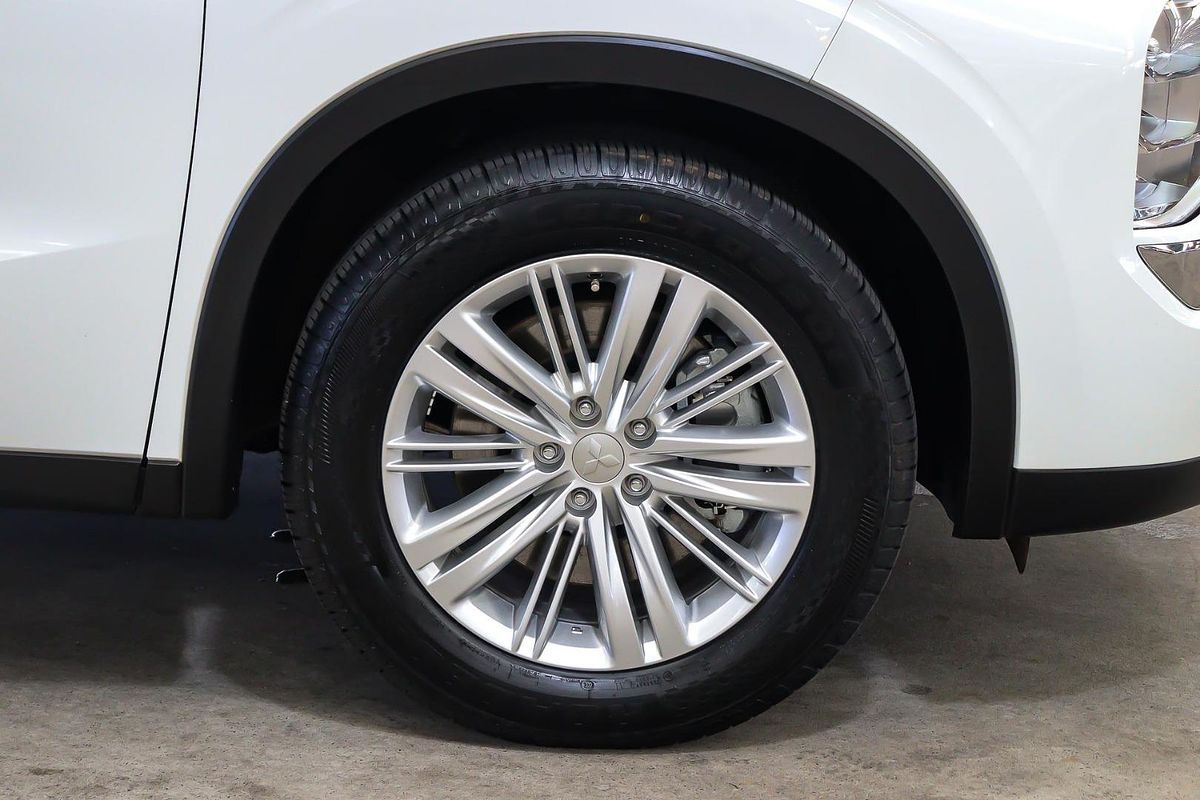 2024 Mitsubishi Outlander ES ZM