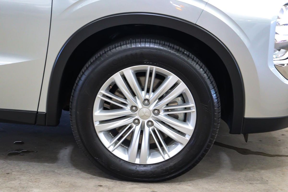 2024 Mitsubishi Outlander ES ZM